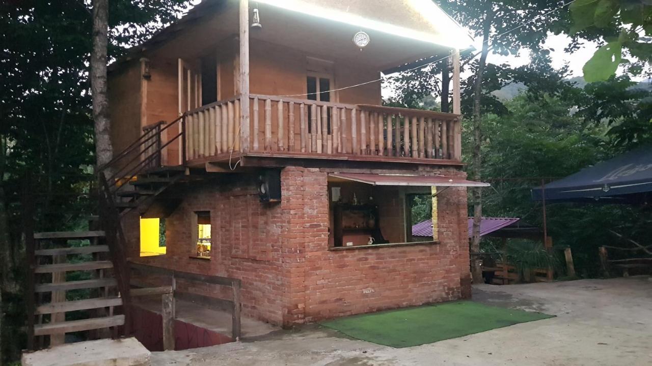 Hotel Oasis Gasamania à Batoumi Extérieur photo